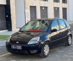 Ford fiesta essence  a vendre en tunisie