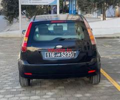 Ford fiesta essence  a vendre en tunisie